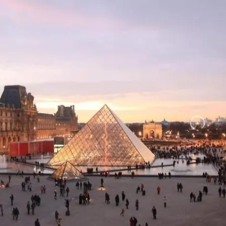 Au Coeur Du Paris. Paris