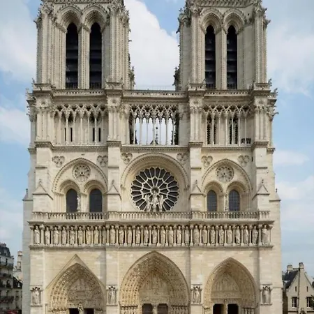 Au Coeur Du Paris.