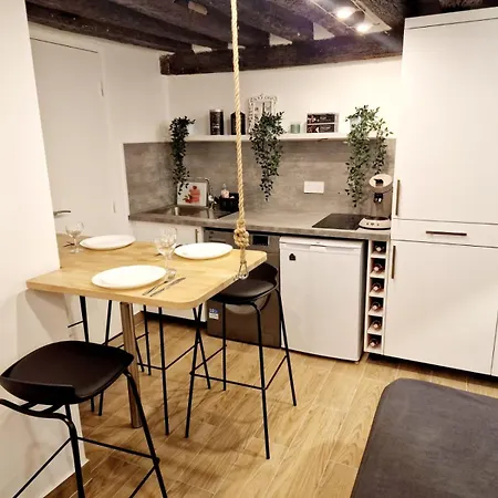 Apartment Au Coeur Du Paris. *